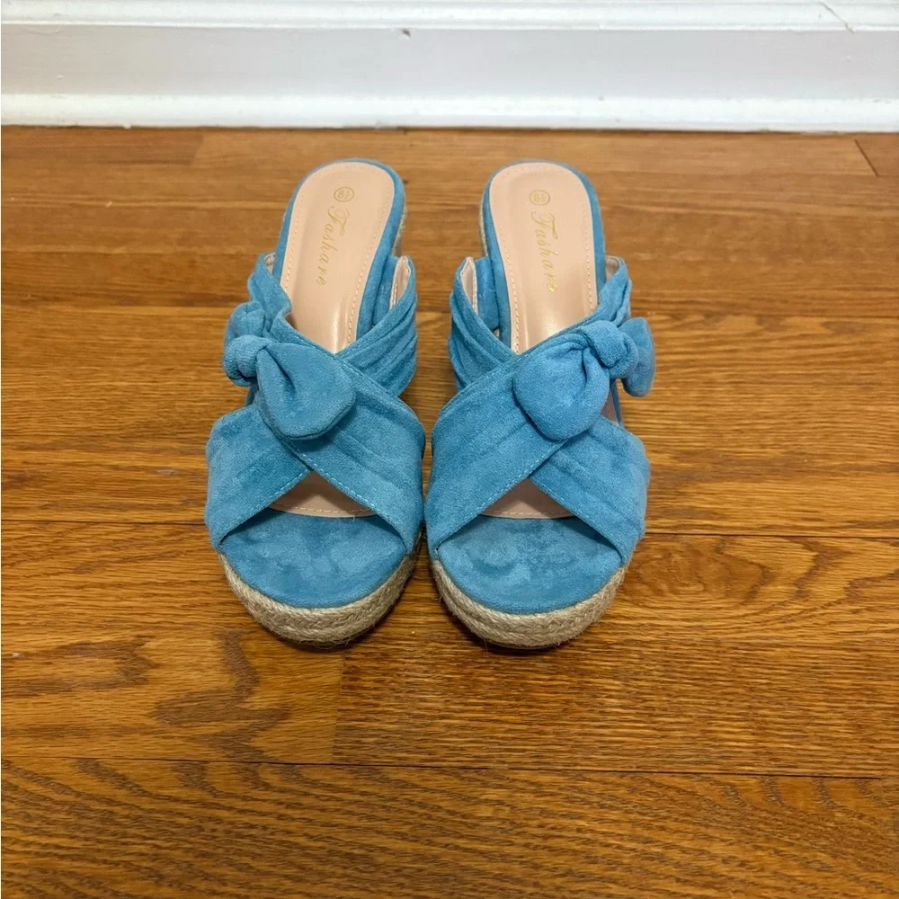 Fashare Women’s Blue Suede Sandals Wedges Size 8.5